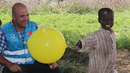 Začudenje otrok, ki so balone videli prvič