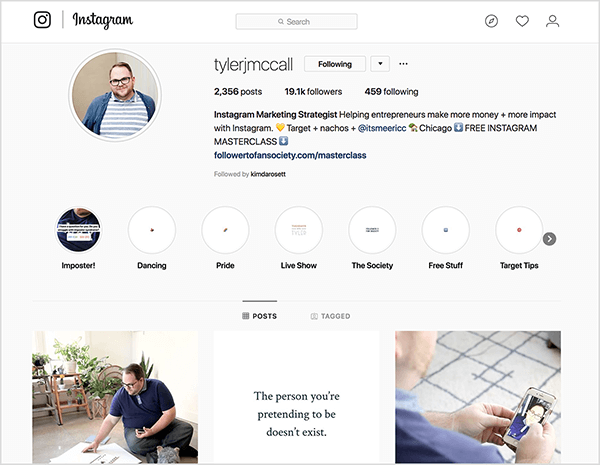 Tyler J. McCall-ov profil v Instagramu pravi: „Marketinški strateg Instagrama podjetnikom pomaga, da zaslužijo več + več vpliv z Instagramom. " Za tem besedilom se prikaže rumeni srčni emoji, nato pa besedilo »Target + nachos +« a uporabniško ime. Pojavi se hišni emoji, čemur sledi besedilo »Chicago«. Poleg tega se med dvema emodžijema s puščico navzdol prikaže besedilo »FREE INSTAGRAM MASTERCLASS«. Povezava v njegovem profilu kaže na brezplačni mojstrski tečaj, ki ga promovira. Poudarki od leve proti desni so Imposter, Ples, Pride, Live Show, The Society, Free Stuff, Target Tips.