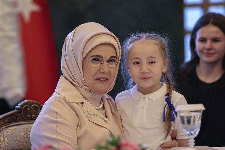 Emine Erdoğan je praznovala mednarodni dan deklic