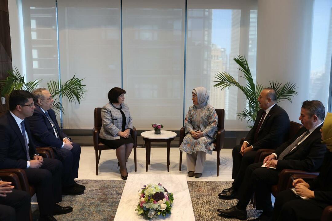 Emine Erdoğan se je v New Yorku srečala s predsednico azerbajdžanskega parlamenta Mistress Gafarovo