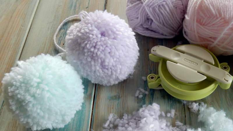 Kako narediti najlažji pompon? Izdelava pletenih pomponov doma enostavno ...