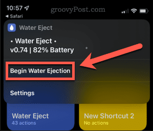 začnite izmetavati vodo, da iztečete vodo iz iphonea