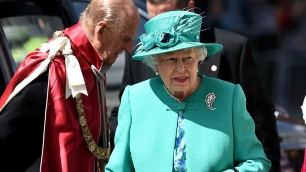 Angleška kraljica 2. Elizabeth išče čistilno osebje v svoji palači! Sreča, da je našla mrtvo muho ...