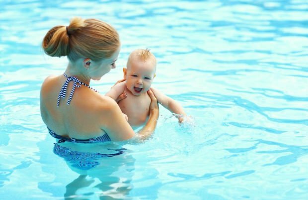 Kdaj lahko dojenčki vstopijo v bazen?