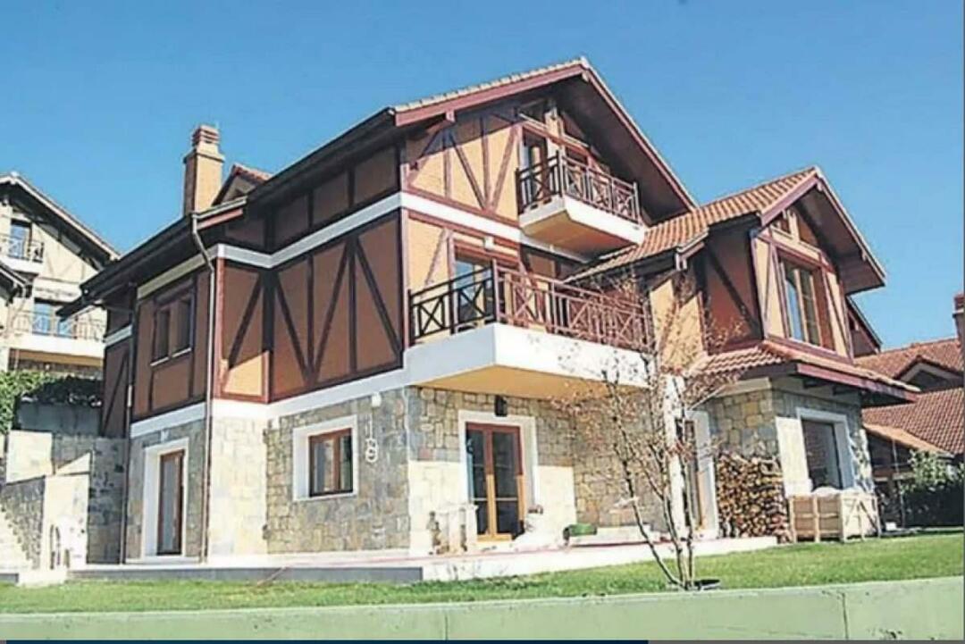 Je ta hiša ločila Hadise in Mehmeta Dinçerlerja? "Zlovešča hiša" je ločila drugi par
