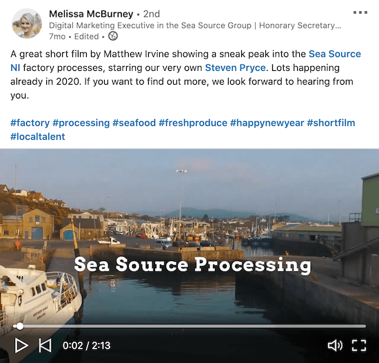 primer povezanega videoposnetka Melisse Mcburney iz skupine morskih virov, ki prikazuje nekaj posnetkov iz zakulisja njihovih tovarniških procesov