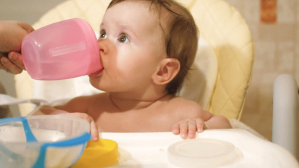 Kdaj se daje dojenčkom voda? Ali je dojenček, ki je nahranjen s formulo, prehod na dopolnilno hrano?