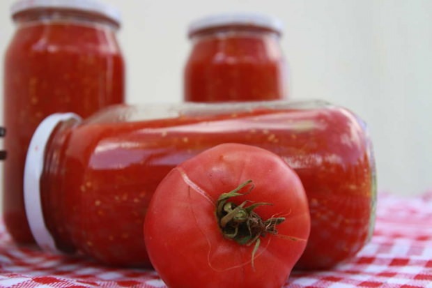 Hoe maak je tomaten in blik thuis? Tips voor het bereiden van wintermenemen