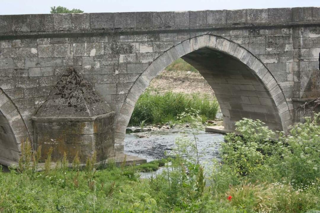 Okvirji z mostu Sokullu Mehmet Pasha