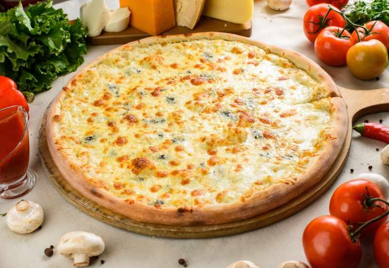 Kako pripraviti pico s štirimi siri? Najlažje izdelavo štirih pizz s sirom!