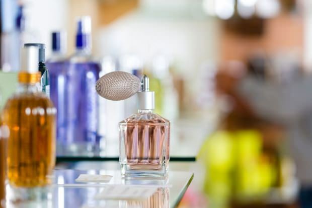 Načini za povečanje stalnosti parfuma