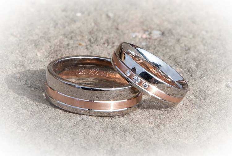 Kako reči poročni prstani v sanjah? Pomen videti poročne prstane v sanjah ...