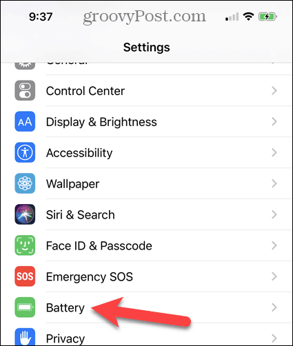 Tapnite Baterija na zaslonu z nastavitvami iPhone.