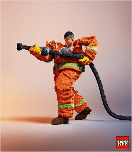 To je fotografija iz LEGO oglasa, ki prikazuje mladega azijskega dečka v gasilski uniformi iz LEGO-jev. Uniforma je oranžna z neonsko zeleno črto okoli manšet plašča in hlač. Gasilec stoji z eno nogo nazaj in drži ognjeno kroglico, prav tako iz legosov. Dečkova glava se prikaže z vrha uniforme, ki je veliko večja od njega in se ustavi okoli ramen. Fotografija je bila posneta v navadnem nevtralnem ozadju. Logotip LEGO se prikaže v rdečem polju spodaj desno. Talia Wolf pravi, da je LEGO odličen primer blagovne znamke, ki v oglaševanju uporablja čustva.