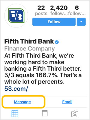 Instagram profil banke z gumbom za poziv k dejanju.