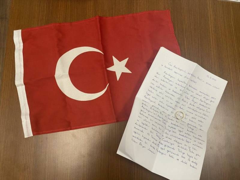 Učiteljski par je poslal zaročni prstan v podporo Azerbajdžanu
