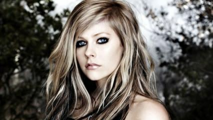 Osupljiva izjava Avril Lavigne: Želim biti srečna!