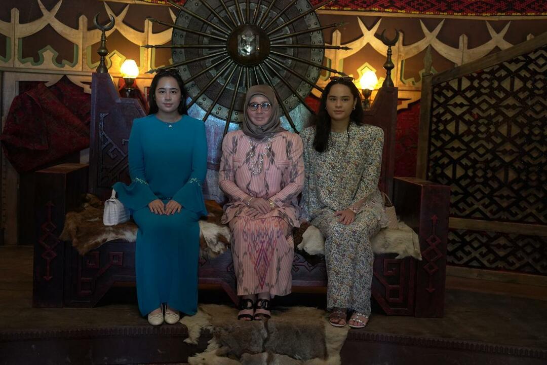 Malezijska kraljica obiskala snemanje serije Establishment Osman - Novice 7 KULTURA