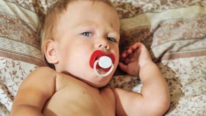 Ali je stresanje dojenčkov stoje škodljivo? Kako se znebiti navade zibanja stoje?