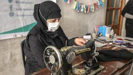 Oblačila, ki so jih popravili prostovoljni krojači iz Idliba, postanejo praznik za otroke
