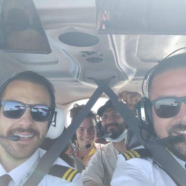 Pilot Ümit Erdim je na svojem prvem potovanju letel s slavnimi imeni! Oğuzhan Koç in Demet Özdemir ...