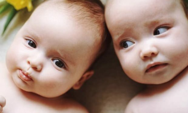 Če bosta v družini dvojčka, se bodo možnosti za nosečnost dvojčkov povečale? Generacijski konji?
