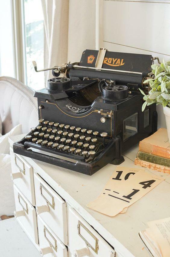 Uporaba pisalnega stroja pri dekoraciji doma 