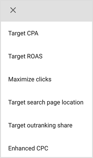 To je posnetek zaslona menija z možnostmi ciljanja v programu Google Ads. Možnosti so Ciljni CPA, Ciljni ROAS, Povečanje števila klikov, Ciljanje na lokacijo strani za iskanje, Ciljni delež za boljšo uvrstitev, Izboljšani CPC. Mike Rhodes pravi, da možnosti pametnega ciljanja v programu Google Ads uporabljajo umetno inteligenco za iskanje ljudi s pravim namenom vašega oglasa.