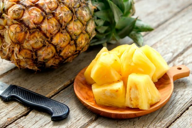 Kakšne so prednosti ananasa in ananasovega soka? Če pijete navaden kozarec ananasovega soka?