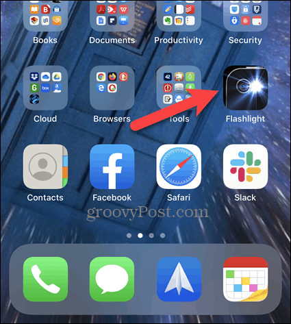 Na začetnem zaslonu iPhone dolgo pritisnite ikono