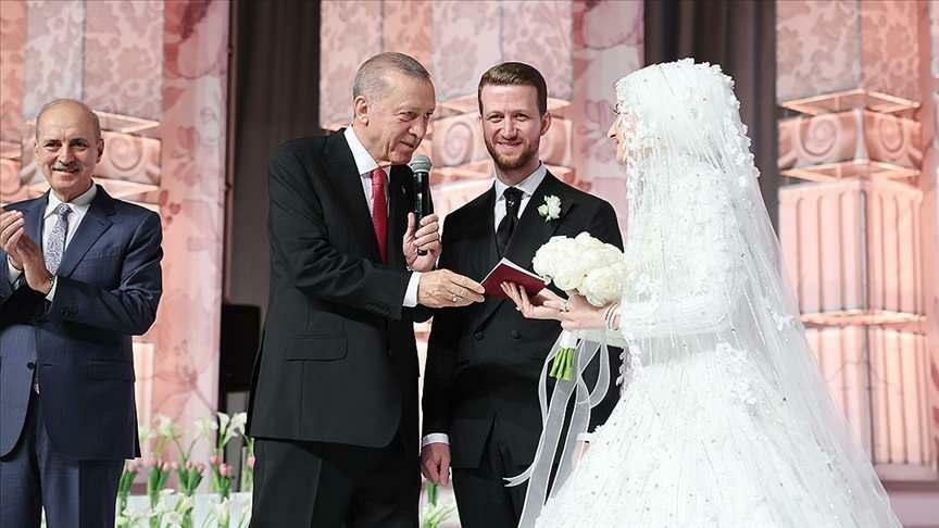 Predsednik Erdoğan je bil priča poroki svojega nečaka Osame Erdoğana