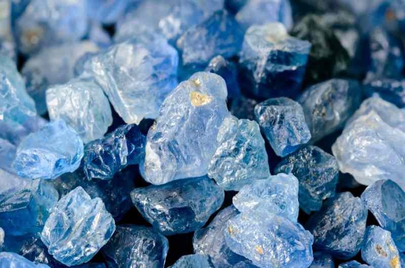 Kakšne so lastnosti safirnega kamna