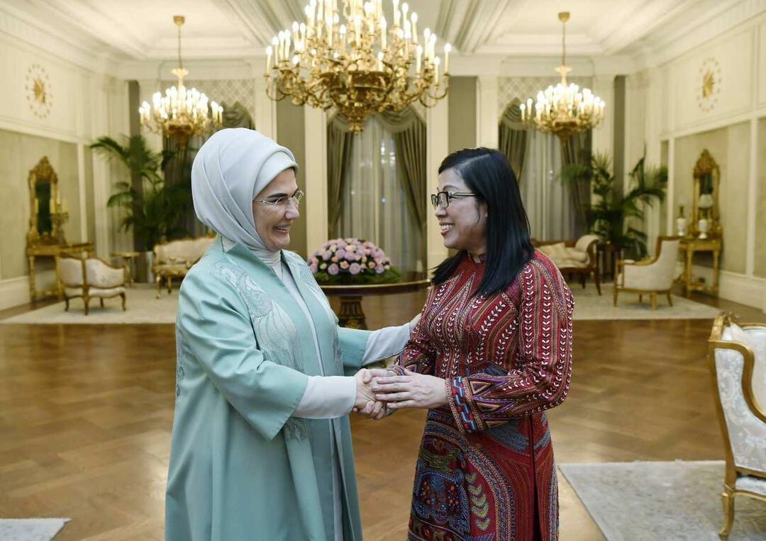 Prva dama Erdoğan in vietnamski premier