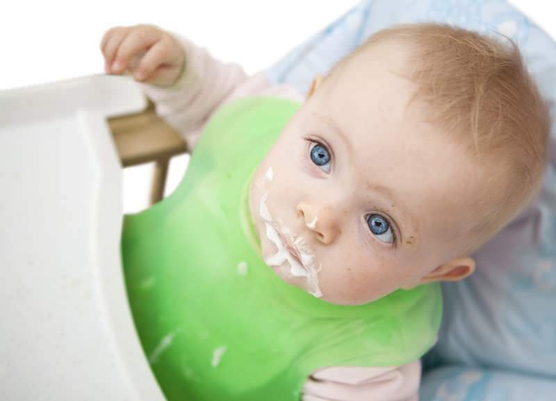 Kaj je zadavljenje bruhanja pri dojenčkih?