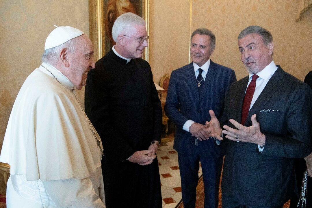 Sylvester Stallone je z družino obiskal papeža Frančiška