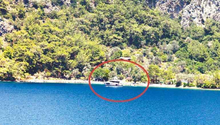 Şahan Gökbakar je kupil hišo v zapuščenem zalivu! Motili so ga turistični čolni ...