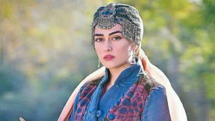 Esra Bilgiç, ki igra Halime Sultan, favorit Diriliša Ertuğrula, je postala obraz oglaševanja v Pakistanu