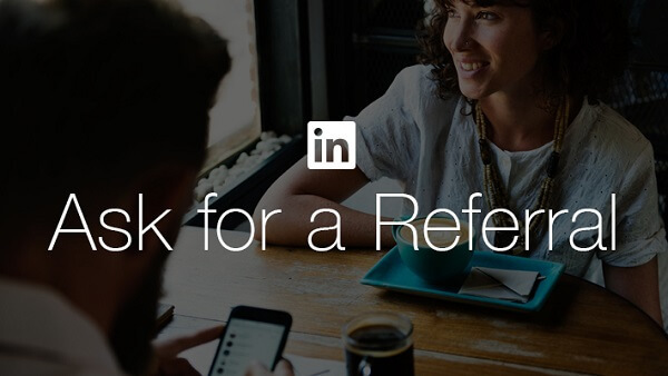  LinkedIn iskalcem zaposlitve olajša zahtevanje napotitve od prijatelja ali kolega z novim gumbom LinkedIn Ask for Referral.