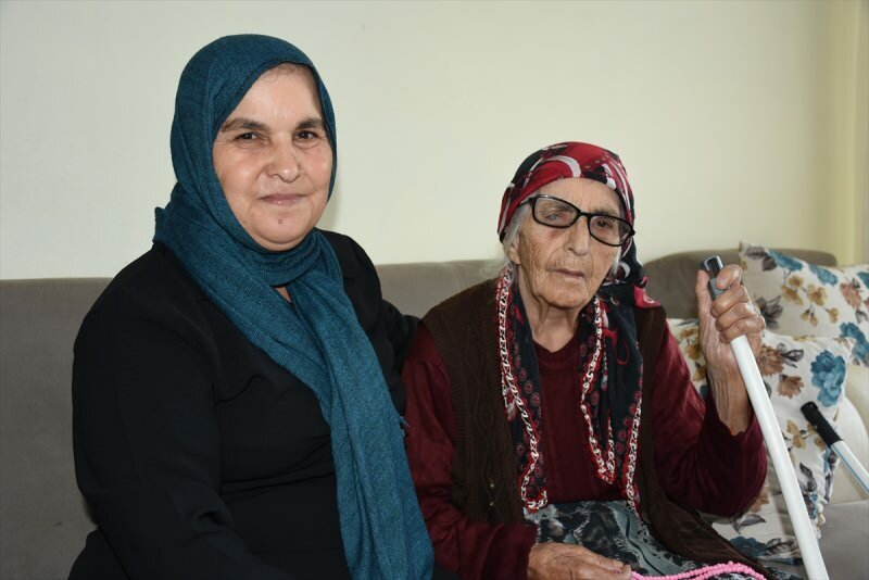 95-letna babica Fatma, bolnica za srce in krvni tlak, je premagala Kovid-19
