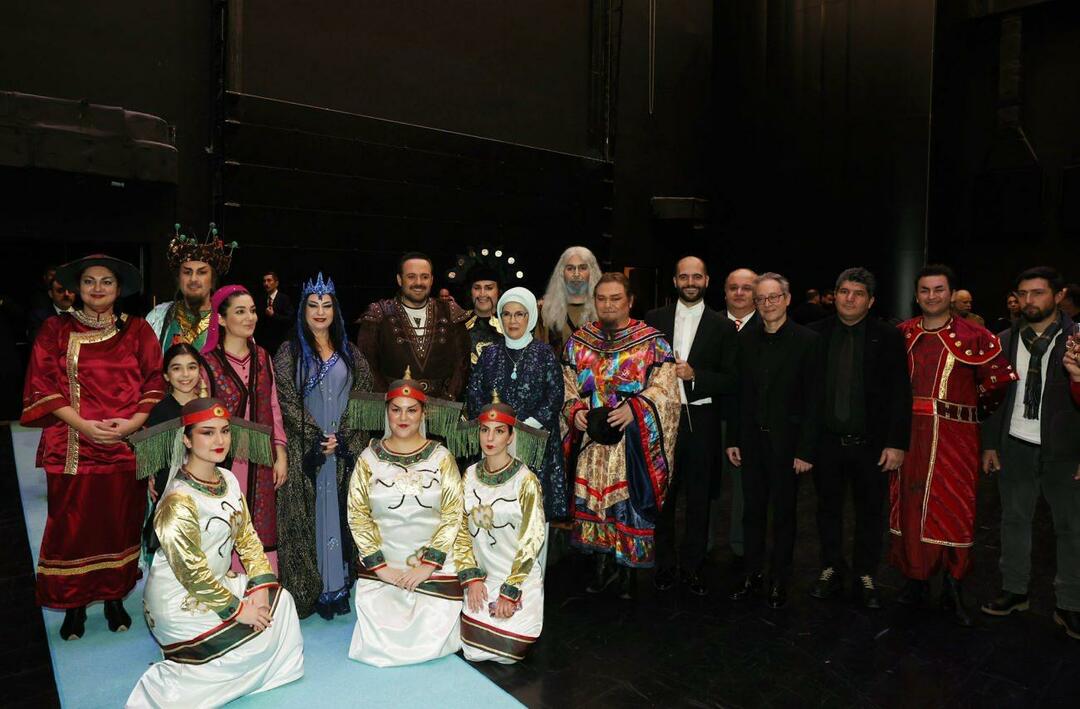 Emine Erdoğan si je ogledala opero Turandot