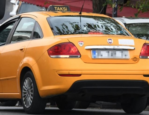 Berrak Tüzünataç je brezplačno vzel taksi