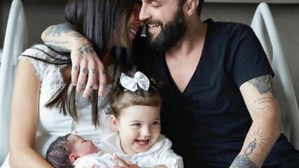 Berkajeva žena Özlem Ada Şahin je Mevlit naučila za svojega novorojenega otroka!