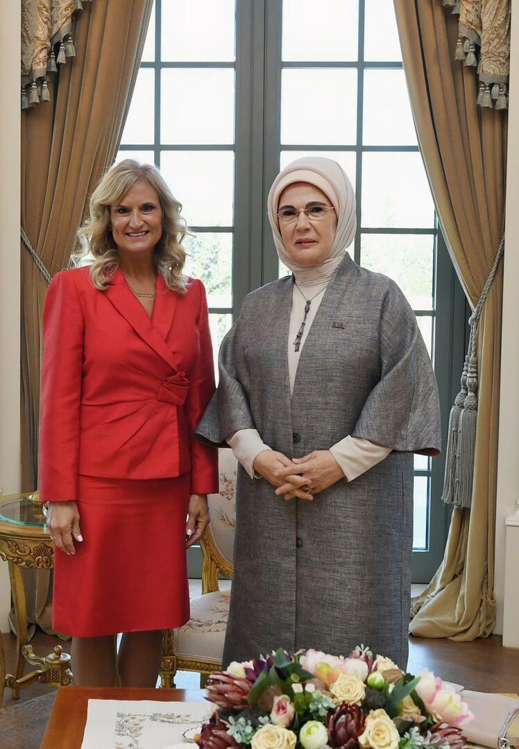 Emine Erdoğan se je srečala s soprogo ameriškega veleposlanika v Ankari Cheryl Flake