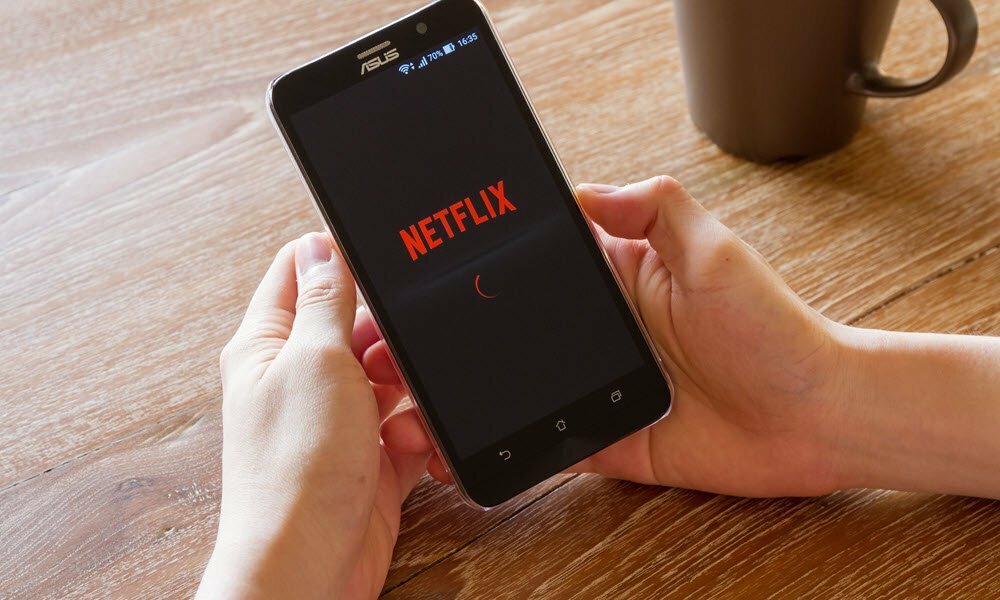 Kako uporabiti funkcijo Netflix »Prenosi za vas«