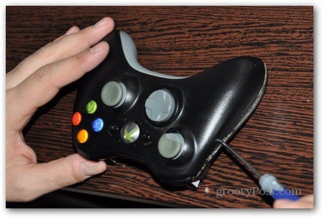 Spremenite analogne palčke za kontrolo Xbox 360, ločite ohišje krmilnika