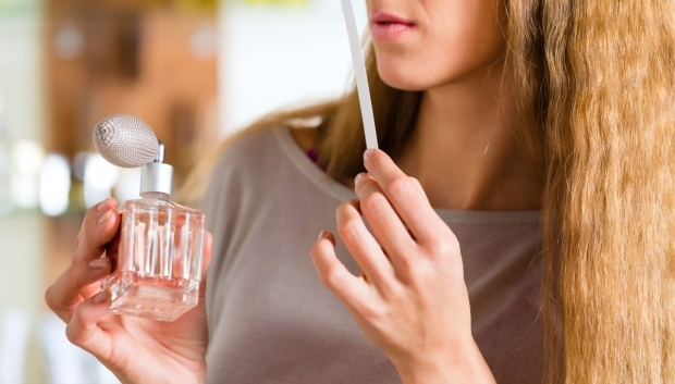 Kako razumeti ponarejeni parfum? Kakšne so škode ponarejenih parfumov?