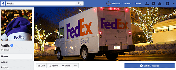 To je posnetek zaslona FedExove Facebook strani. Za praznike je profilna slika vijolična božičkova kapa s FedExom, natisnjenim na beli trak. Naslovna fotografija je tovornjak FedEx, ki se vozi po hišah, okrašenih z lučmi.