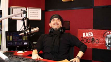 Slavni radijski voditelj Ceyhun Yılmaz se je prestavil na radio Kafa