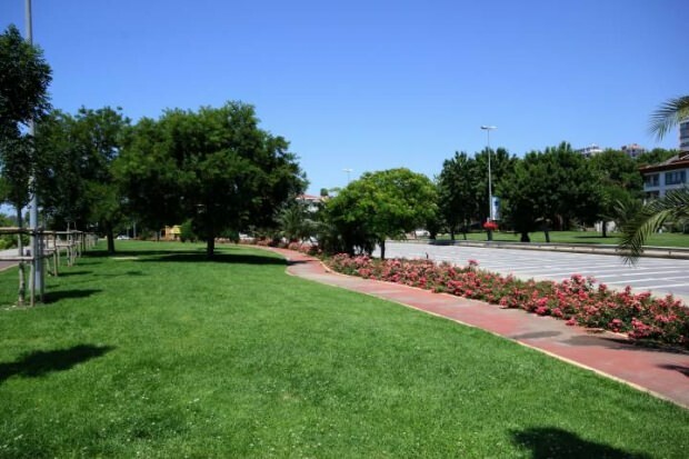 Cestni in plažni park med Caddebostanom Bostancı