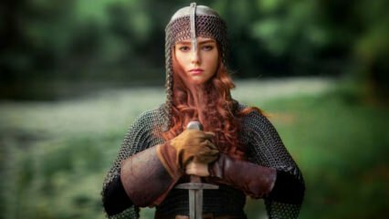 Švedska deklica je v jezeru našla 1500 let star meč